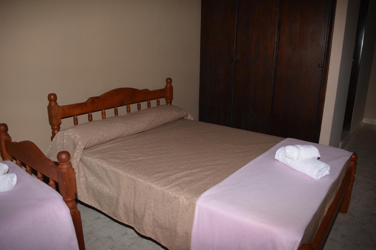 Quarto Triplo com Banheiro