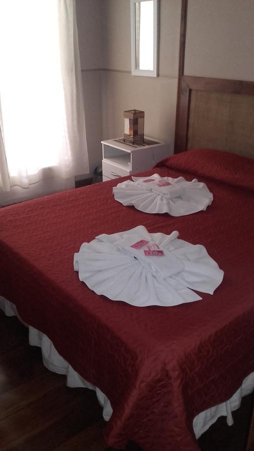 Quarto Triplo com Banheiro Compartilhado