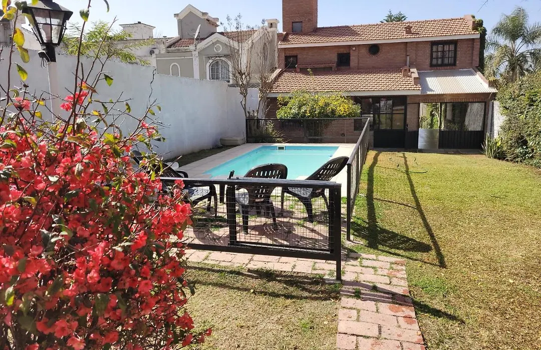 Casa Grand Bourg Con Magnifica Vista Y Pileta-1