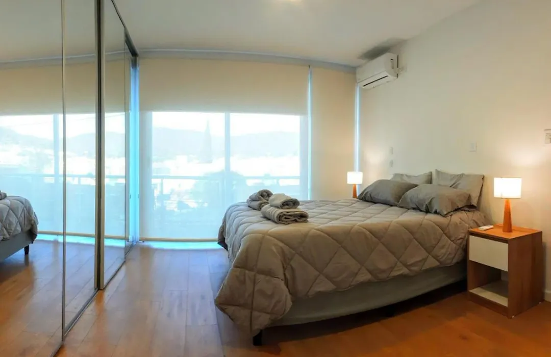 Departamento 2 Dormitorios: Lujoso , Luminoso Y Comodo!!-1