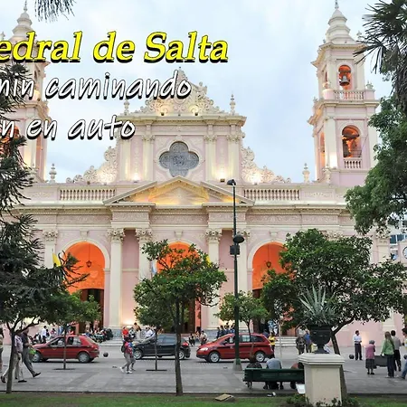 La puerta roja -casa pequeña en Salta--2