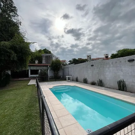 Casa Grand Bourg Con Magnifica Vista Y Pileta-3