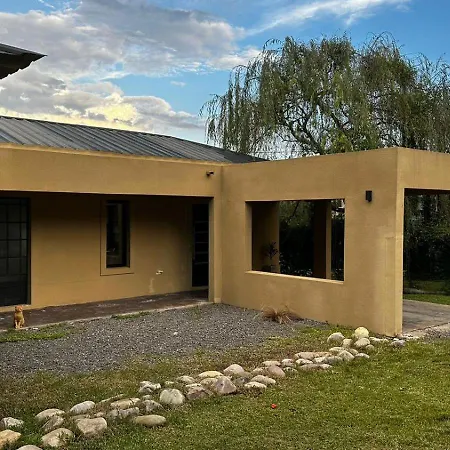 Casa Con Pileta Grande En Castellanos San Lorenzo ,Paisaje Unico, Tranquilidad Y Comodidad-3