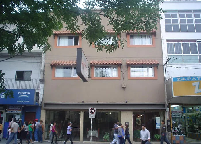 Hoteles cerca de el Monumento 20 de Febrero